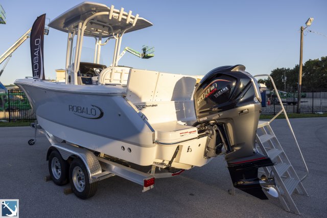 New 2024 Robalo 232 Explorer for sale